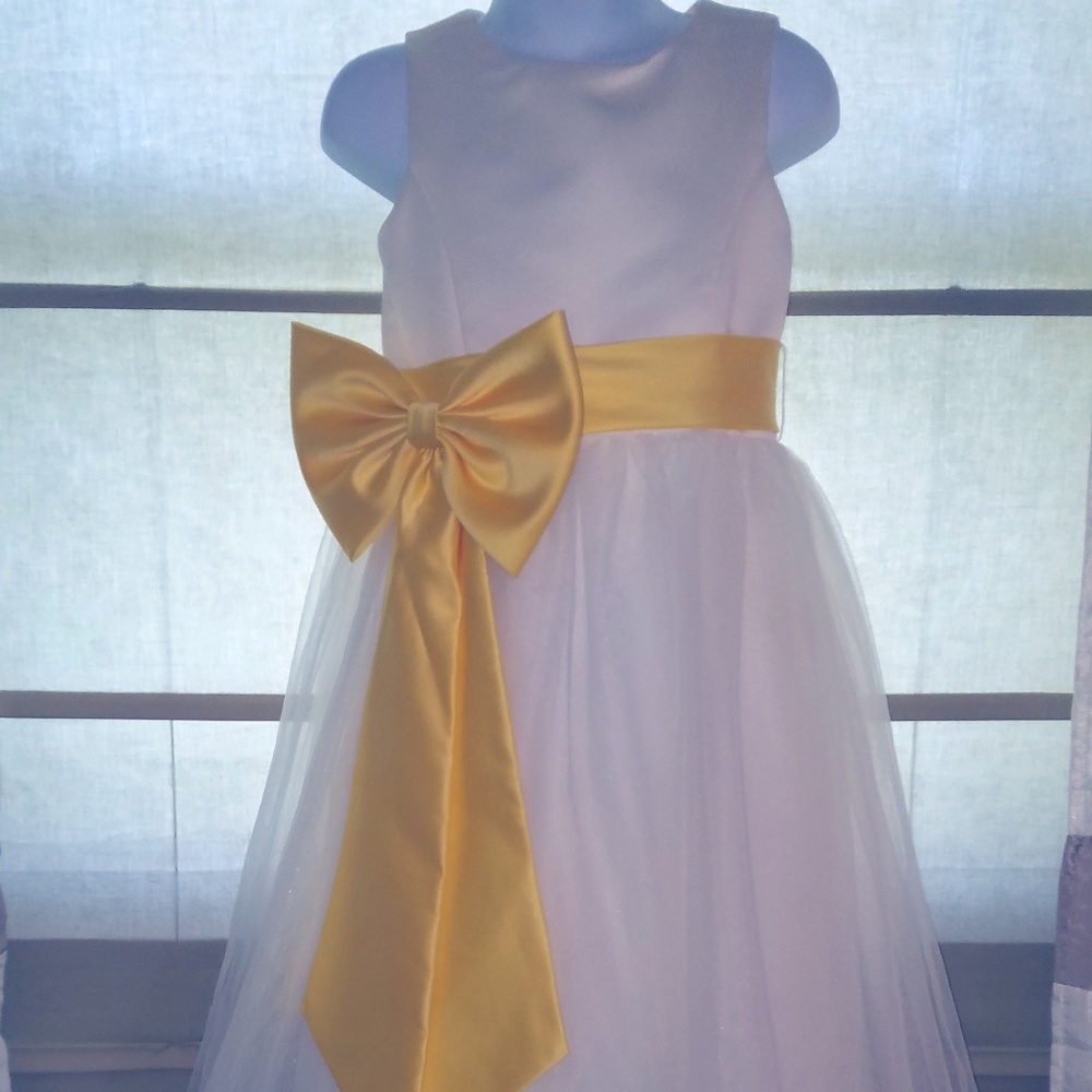 David's Bridal Child Size 5 Jr Bridesmaid Dress